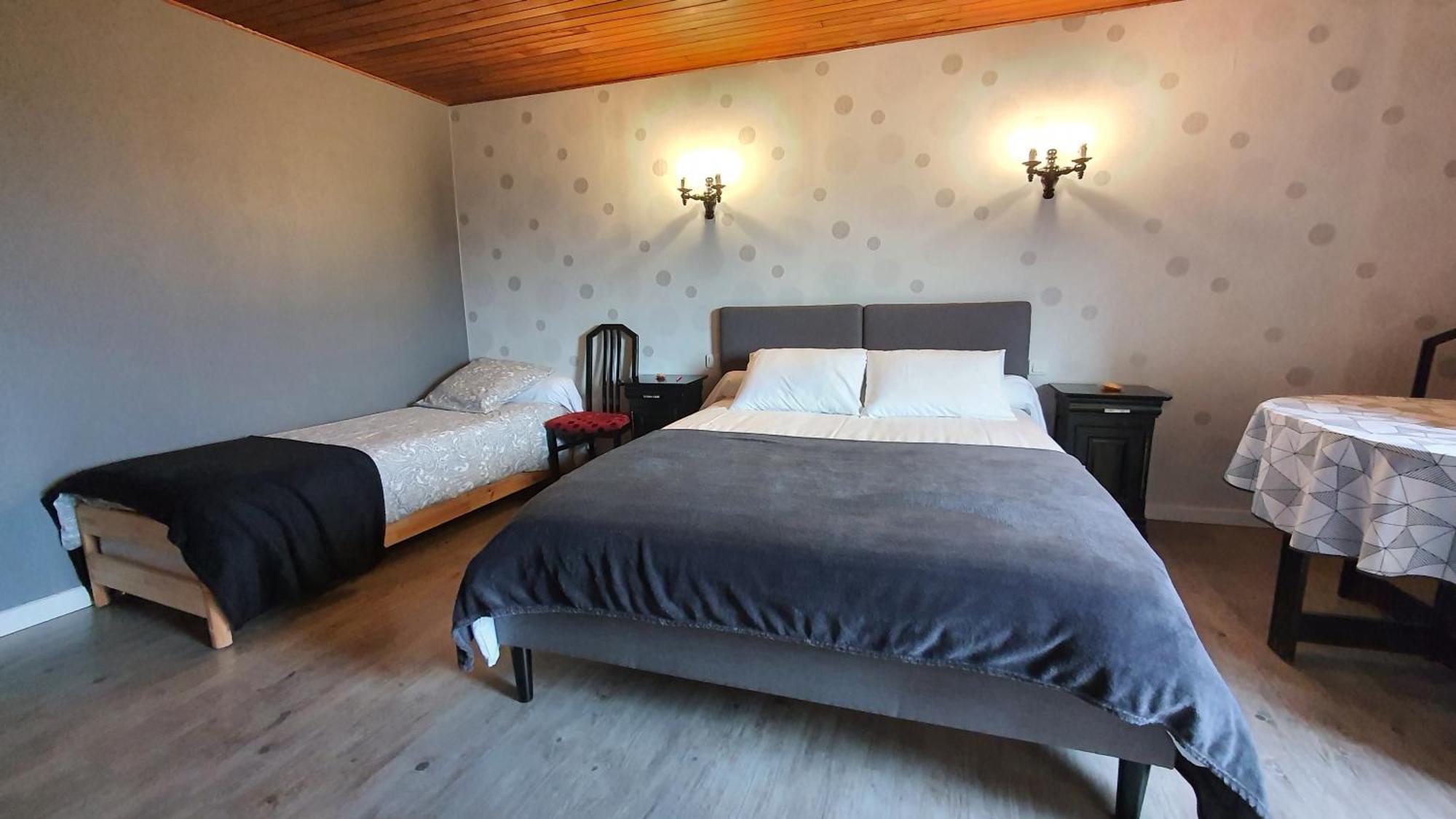 Anchenoncourt-et-Chazel La Grange Des Roches Roses Bed & Breakfast エクステリア 写真